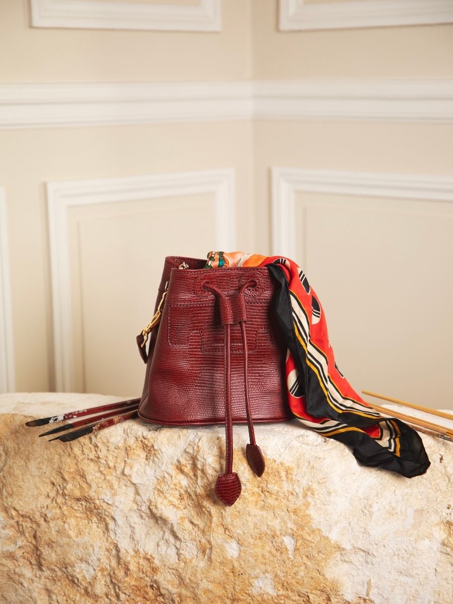 mini-sac-seau-cuir-rouge-capucine-xs-1960-grenat-vue-zoom-matiere-w39xs-l-r