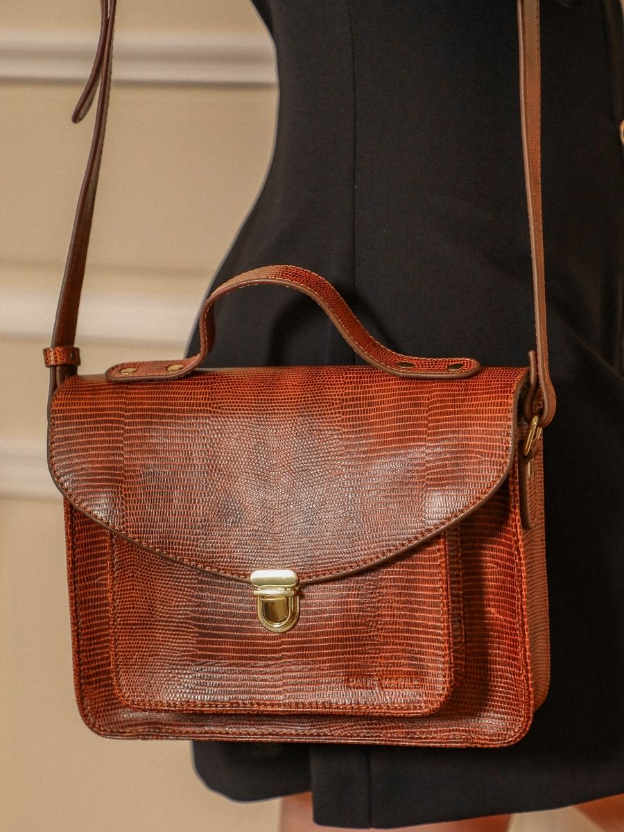 photo-focus-matiere-sac-main-cuir-marron-mademoiselle-george-1960-paul-marius-w05-l-l