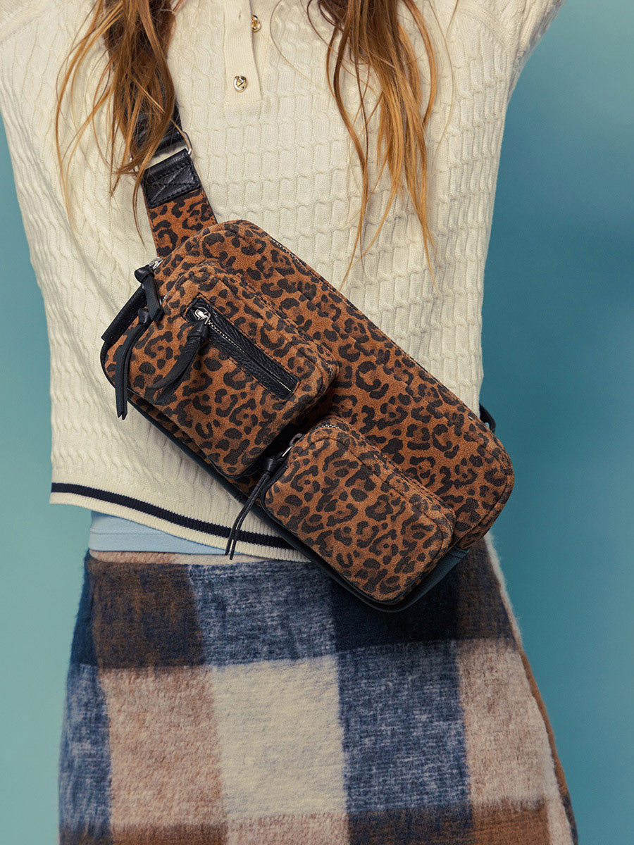 sac-banane-cuir-leopard-noir-labanane-90s-leopard-vue-interieure-m86-lp-b
