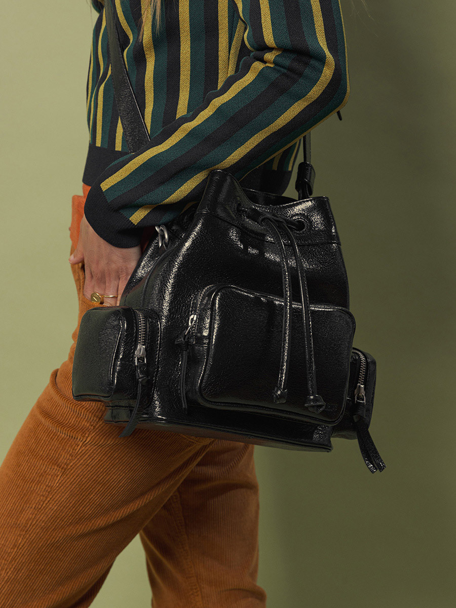 sac-seau-noir-scintillant-cuir-leseau-90s-eclipse-vue-portee-w57-m-b