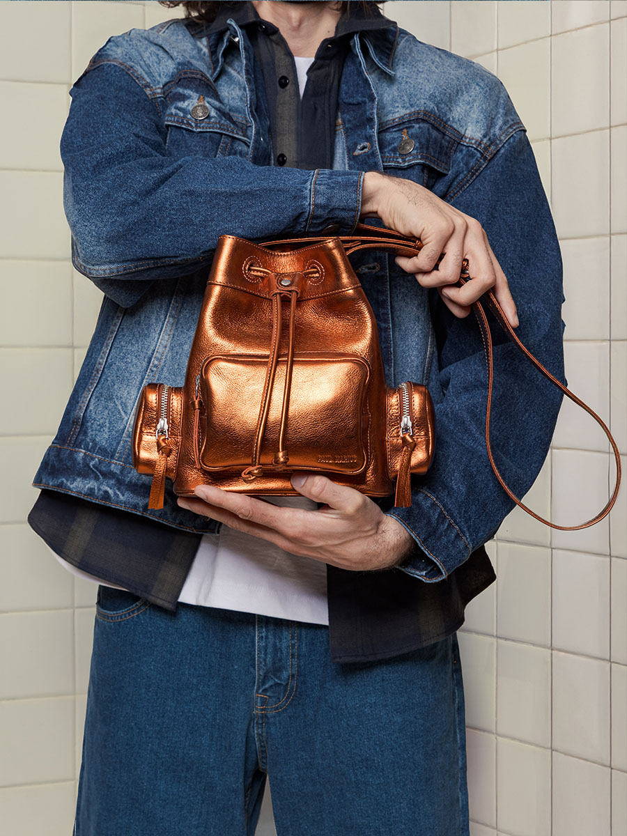 sac-seau-cuir-cuivre-leseau-90s-ginger-vue-zoom-matiere-w57-m-o