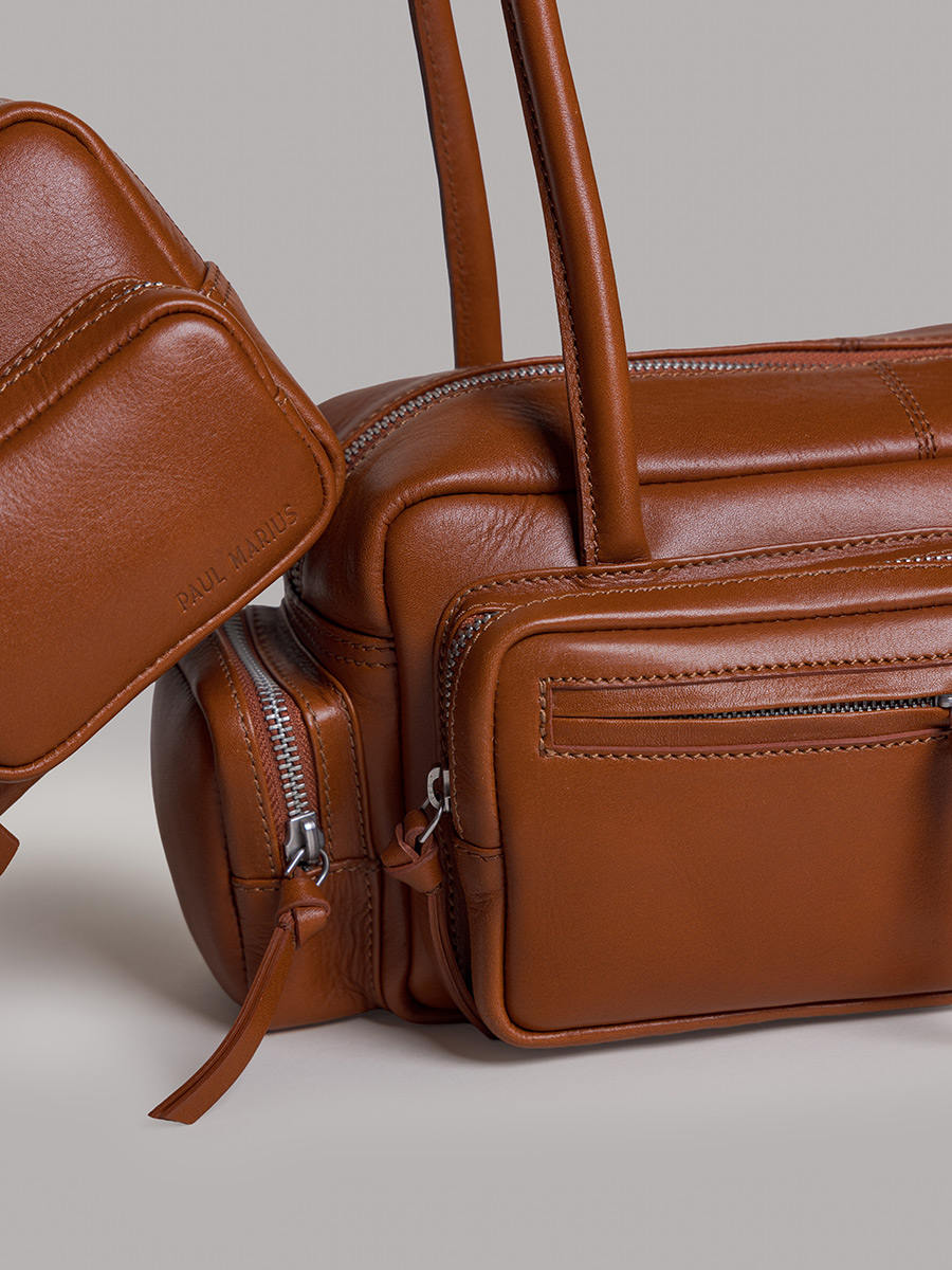 sac-multipoches-cuir-marron-lebasset-90s-cognac-vue-zoom-matiere-w56-co