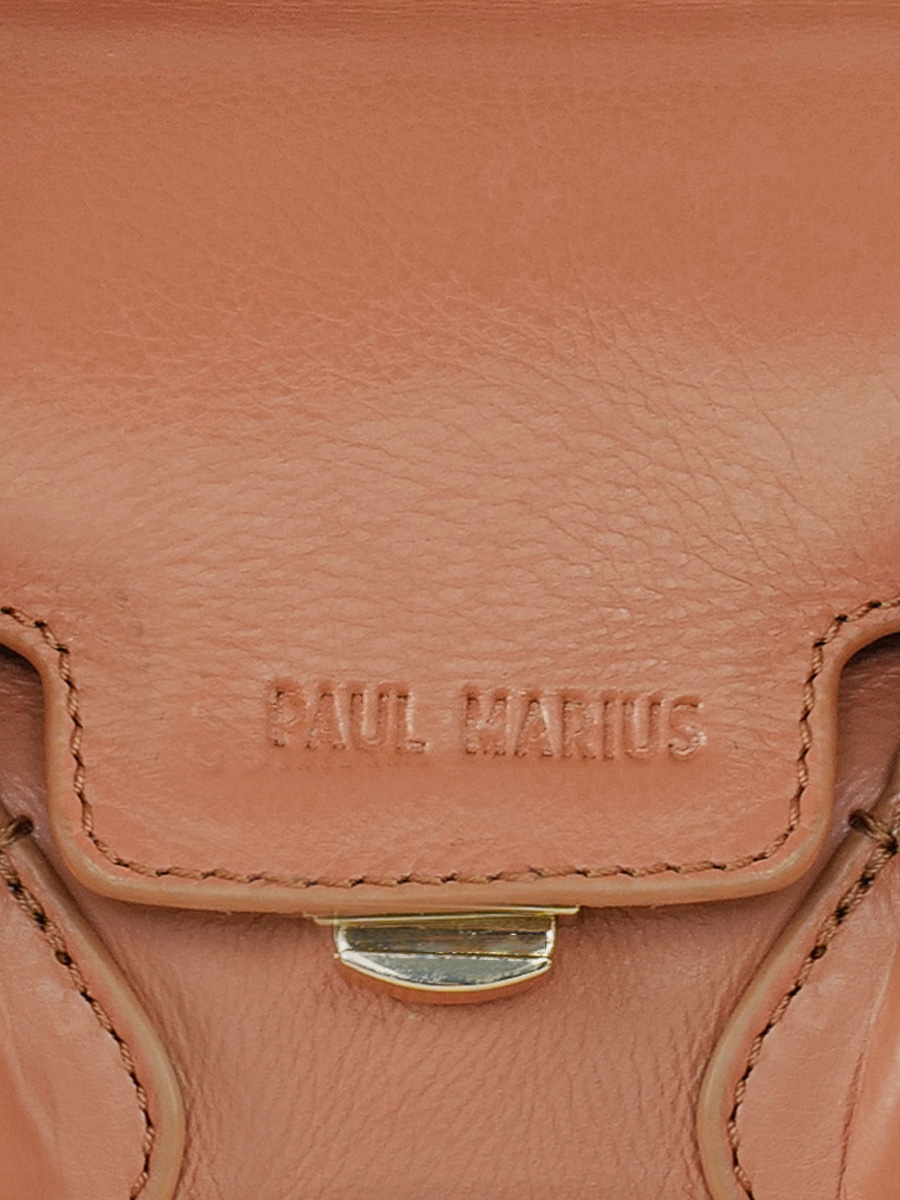 photo-portee-mini-sac-main-cuir-marron-colette-xs-art-deco-caramel-paul-marius-w28xs-ad-ca