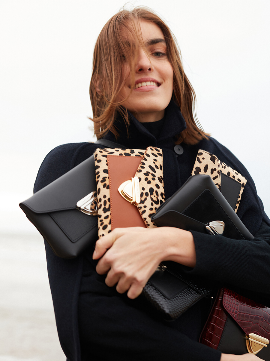 mini-sac-main-beige-lecaprice-pochette-leopard-vue-portee-w65-lp-bei