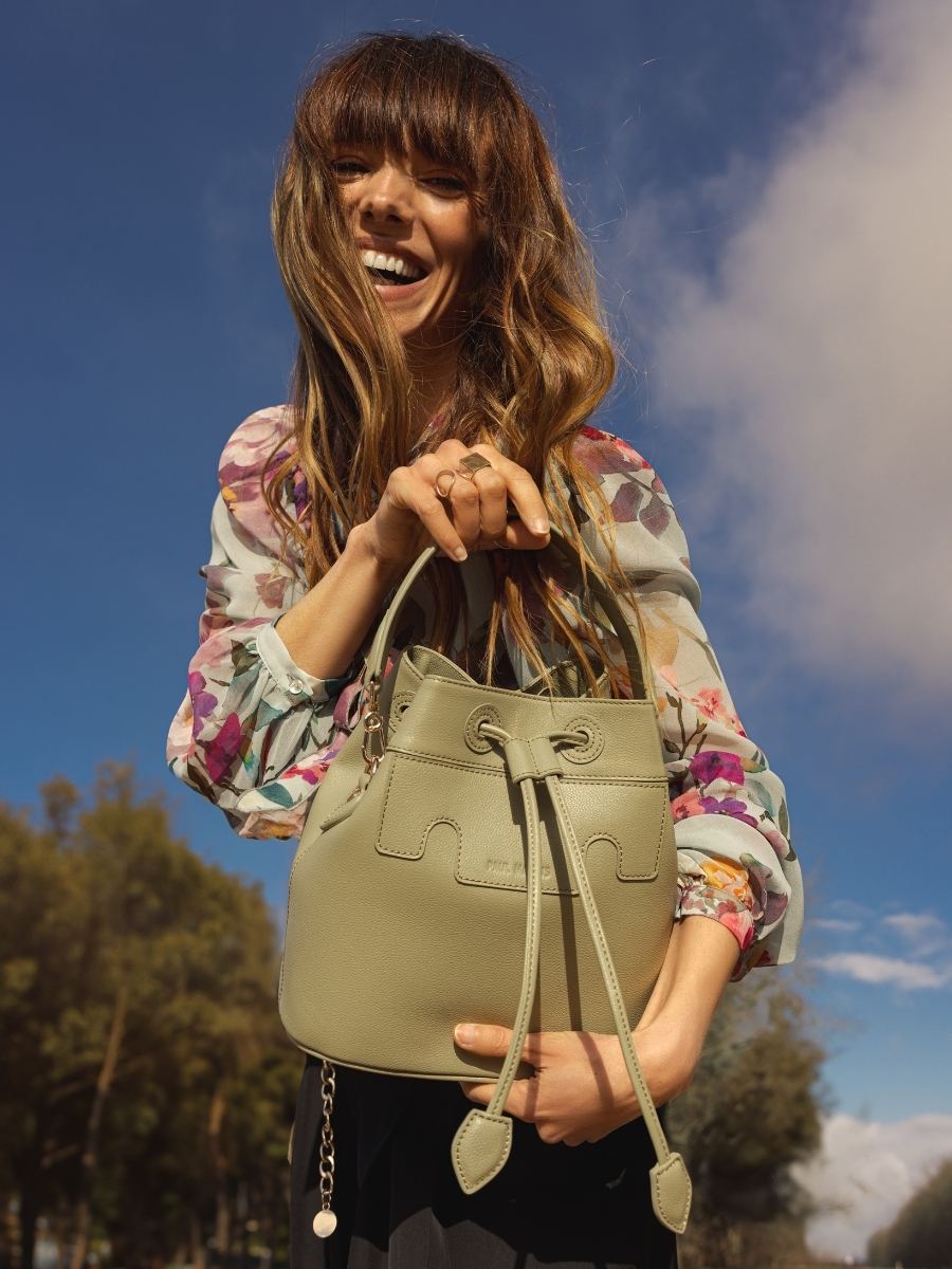 sac-seau-cuir-capucine-amande-vue-cote-w39-al