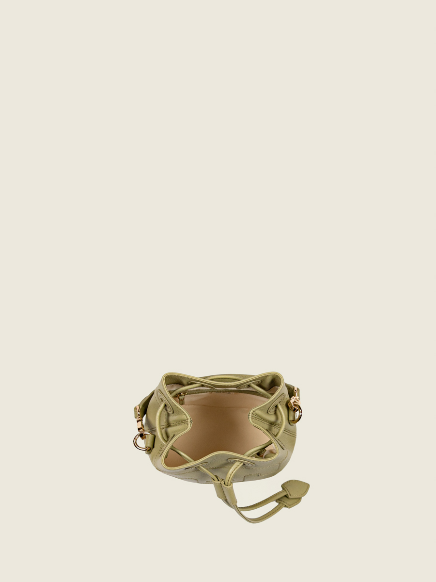 mini-sac-seau-cuir-capucine-xs-amande-vue-portee-w39xs-al
