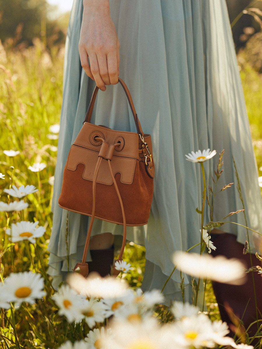 mini-sac-seau-cuir-marron-capucine-xs-fauve-vue-portee-w39xs-su-co