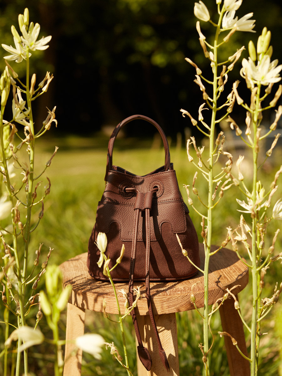 mini-sac-seau-cuir-capucine-xs-chocolat-vue-zoom-matiere-w39xs-su-db
