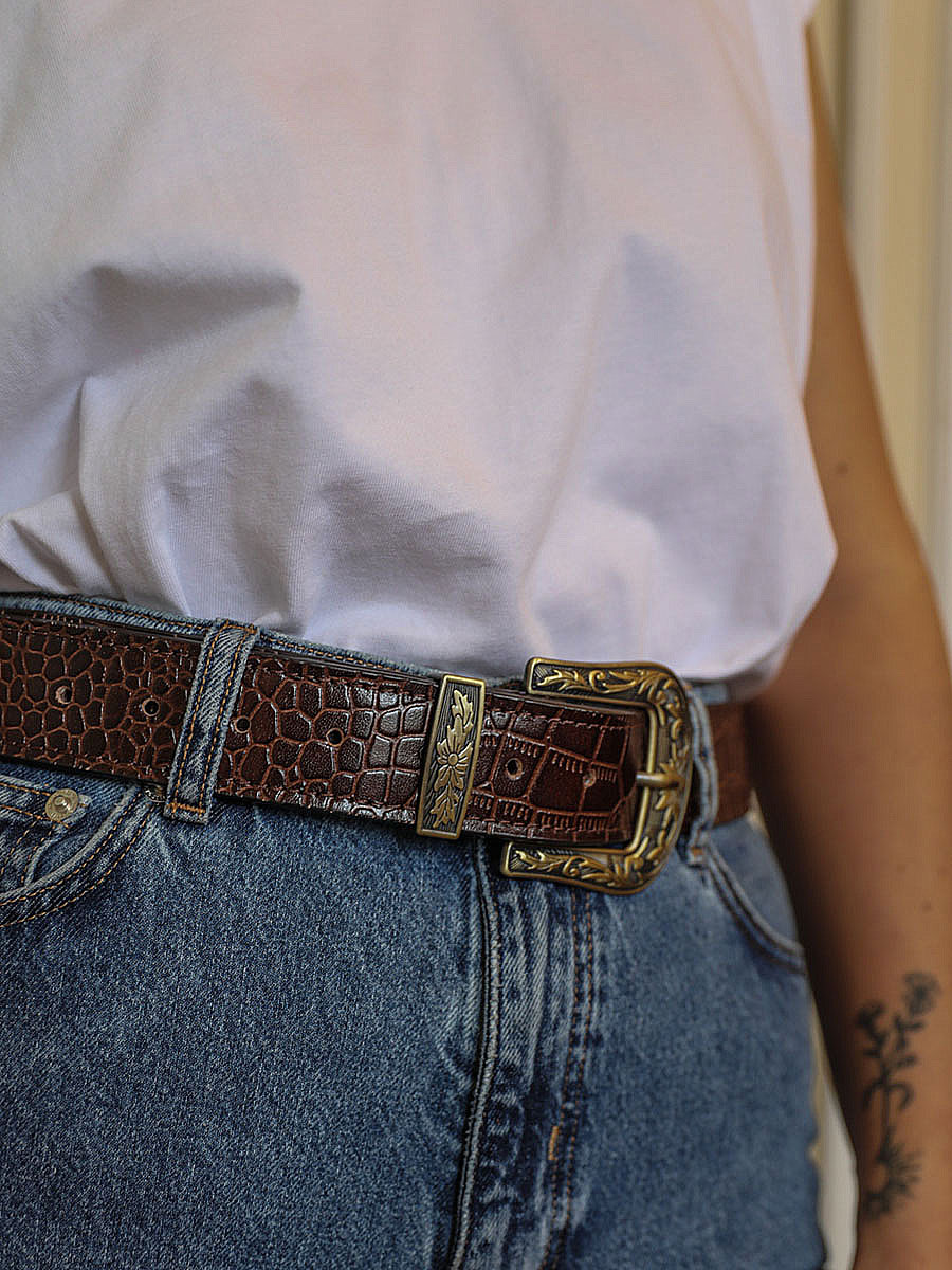 photo-portee-ceinture-cuir-femme-leceinture-alligator-marron-paul-marius-lb-w-115-a-db