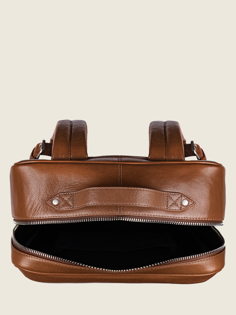 photo-vue-interieure-sac-dos-cuir-marron-la-suite-charles-naturel-paul-marius-b11-l