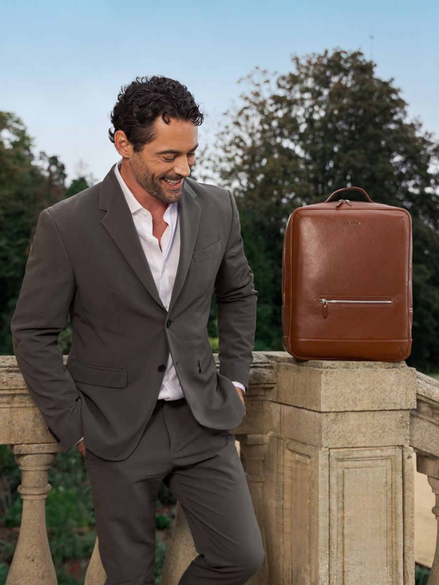 photo-vue-face-sac-dos-cuir-marron-la-suite-charles-naturel-paul-marius-b11-l