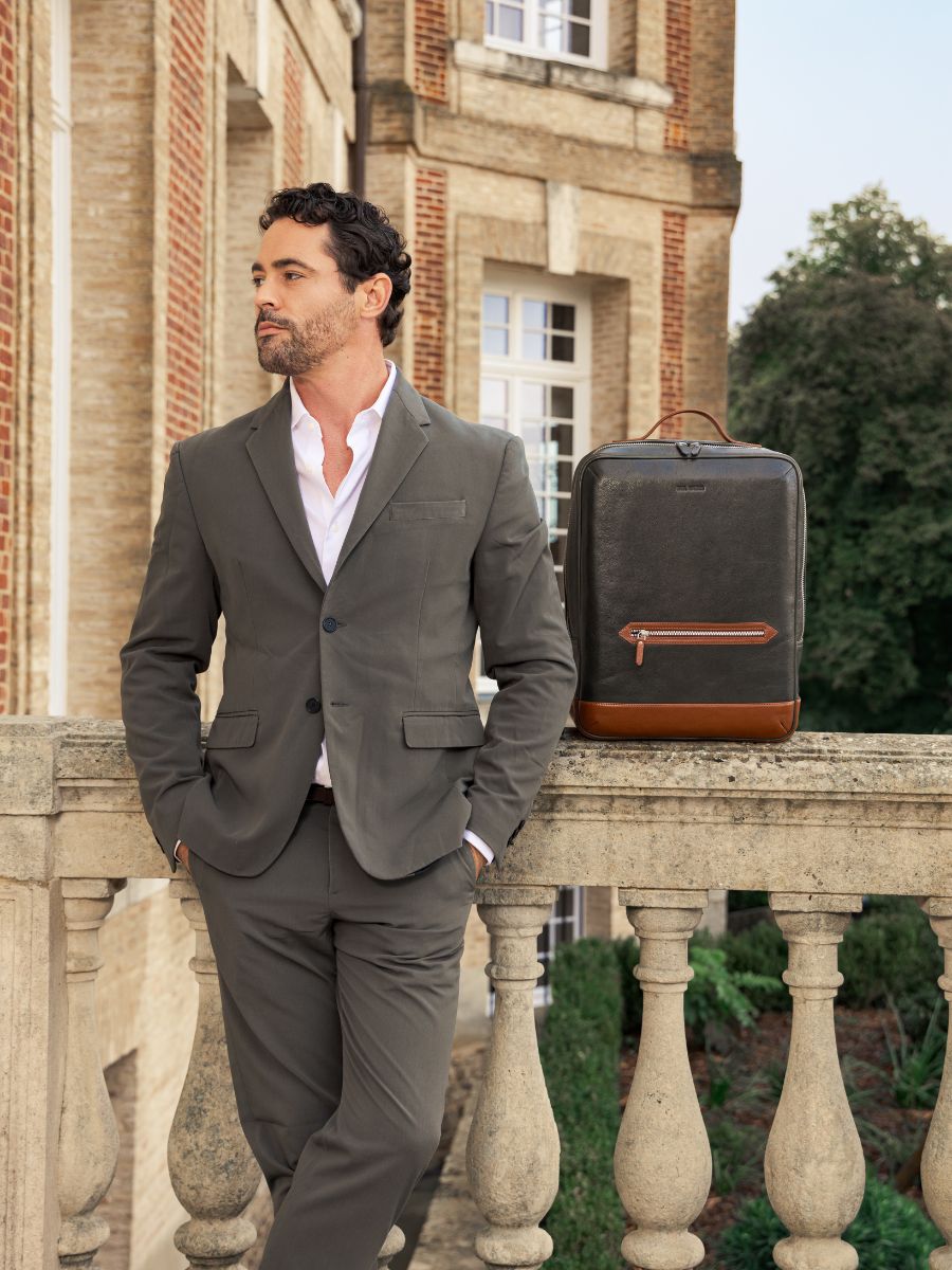 photo-vue-portee-sac-dos-cuir-vert-marron-la-suite-charles-vert-anglais-naturel-paul-marius-b11-gr-l