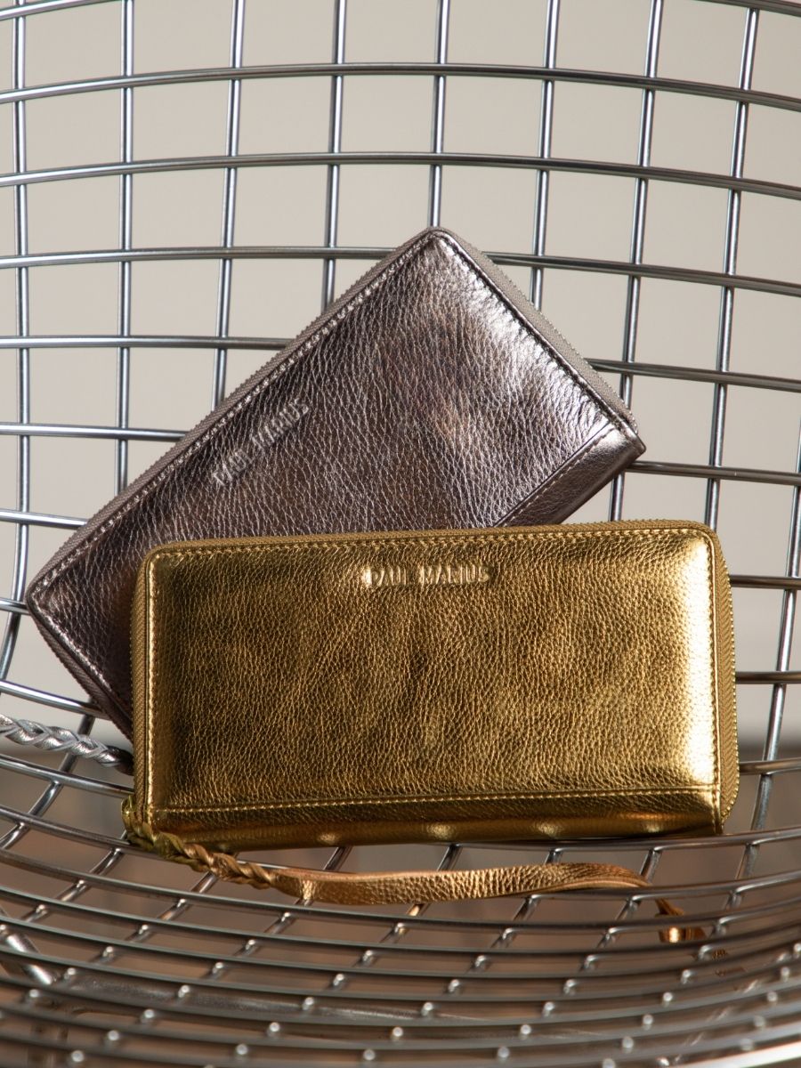 gold-leather-wallet-leportefeuille-charlotte-steel-paul-marius-ambient-picture-m63-gm