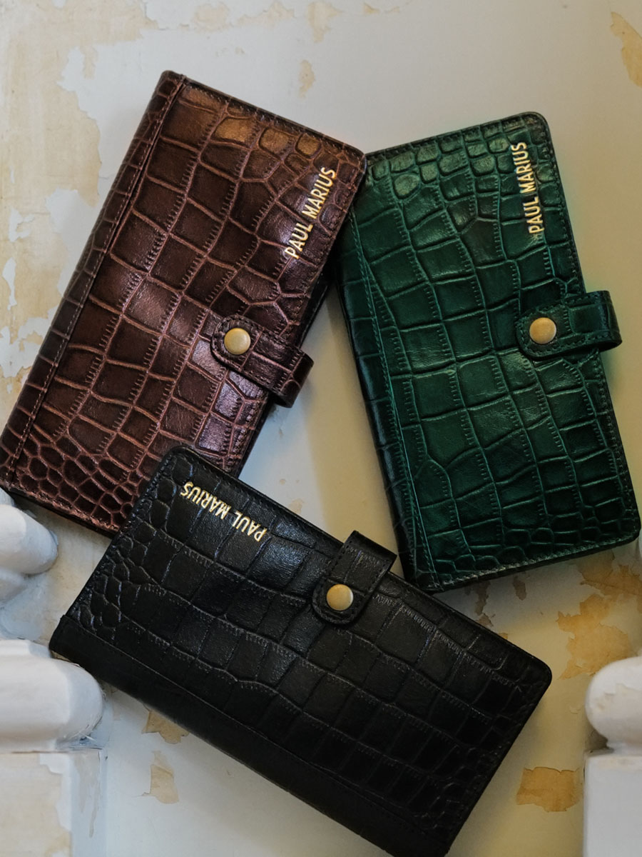 photo-portee-portefeuille-cuir-femme-leportefeuille-charlotte-n2-alligator-noir-paul-marius-m67-a-b