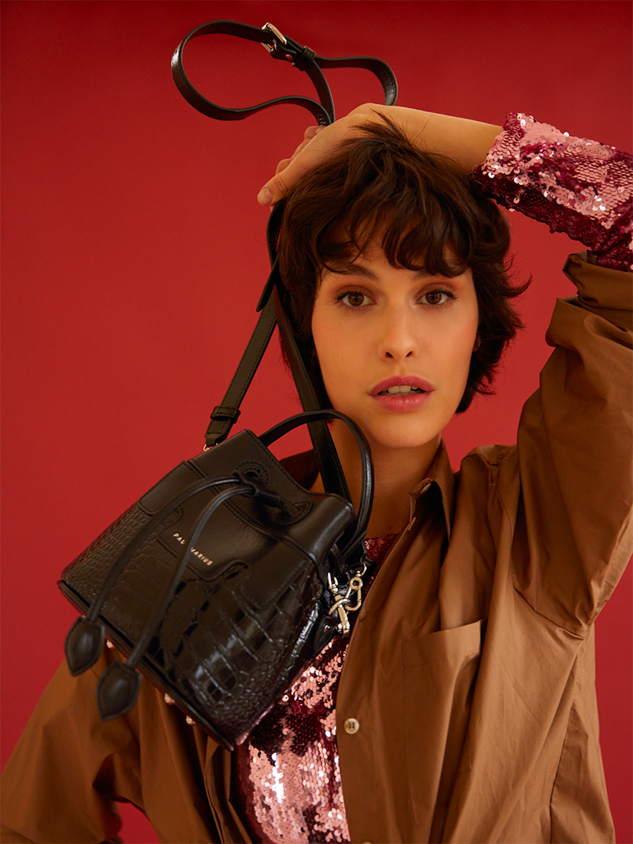 capucine-sac-xs-croco-cuir-femme-vernis-noir-vue-porte-w39xs-cr-ver-b