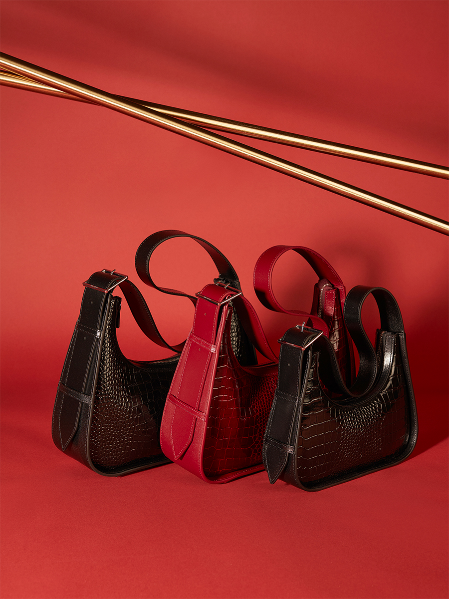 victoire-xs-croco-cuir-femme-vernis-noir-vue-portee-w54xs-cr-ver-b