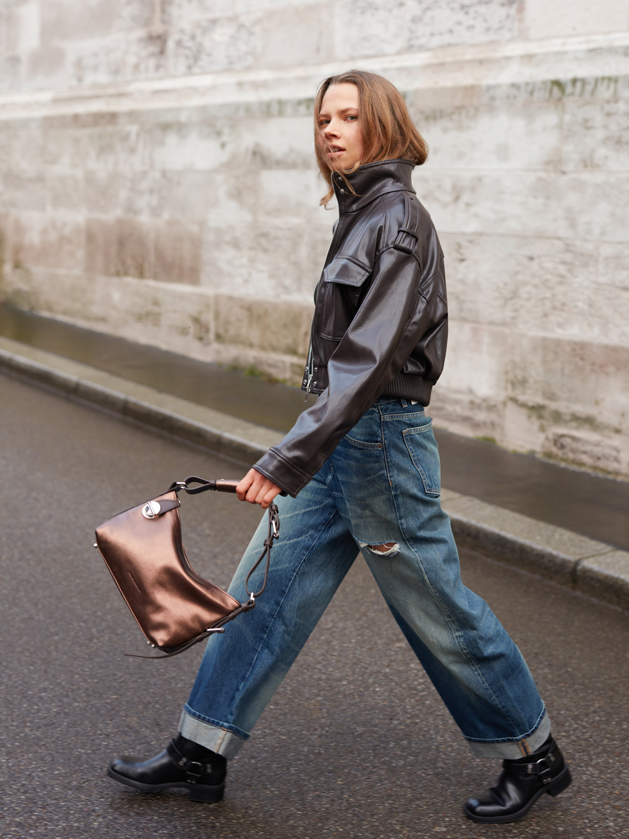 sac-baguette-elliott-cuir-cuivre-femme-vue-portee-w73m-c