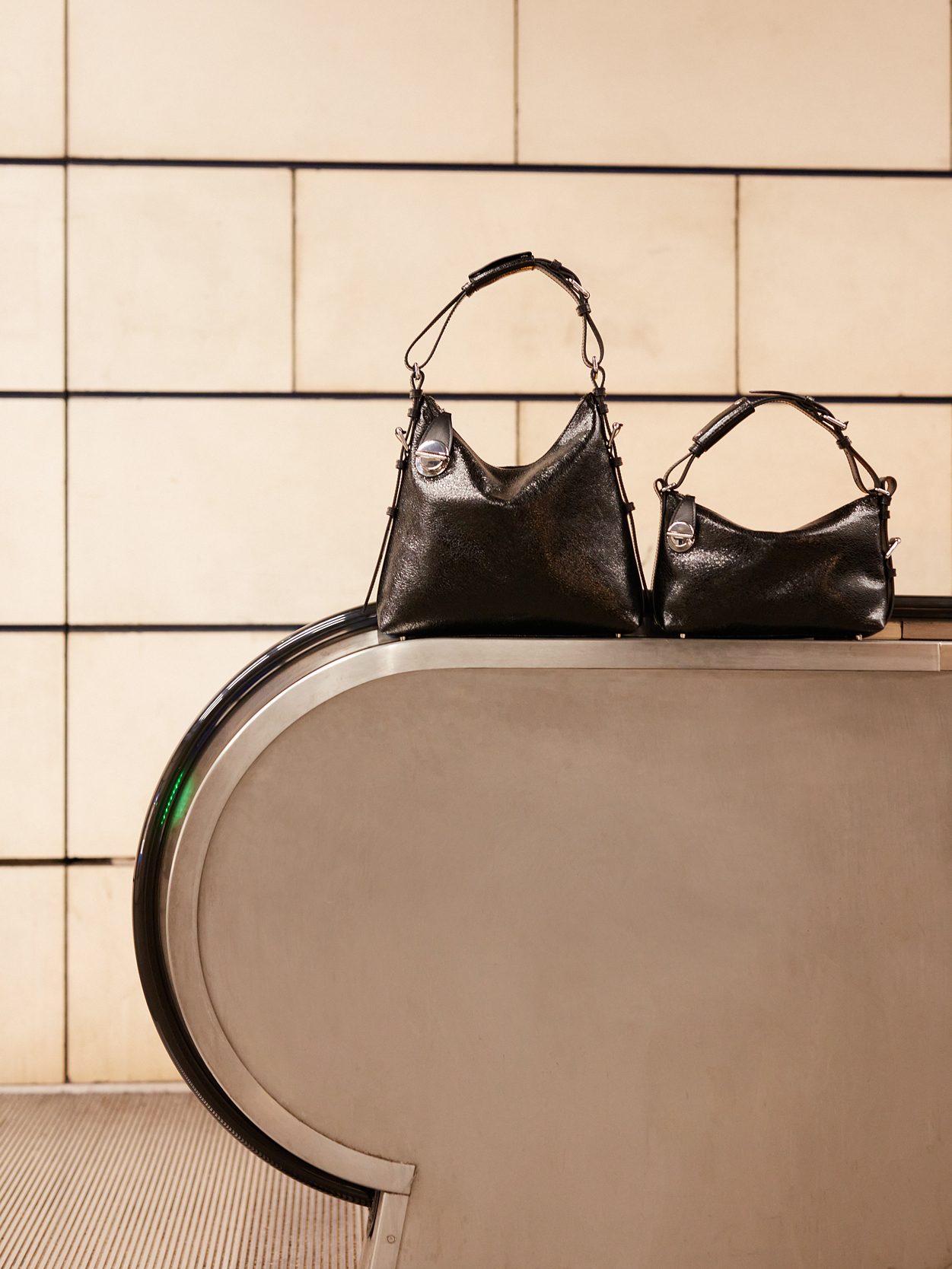 sac-elliott-hobo-cuir-éclipse-femme-zoom-matiere-w73l-m-b 