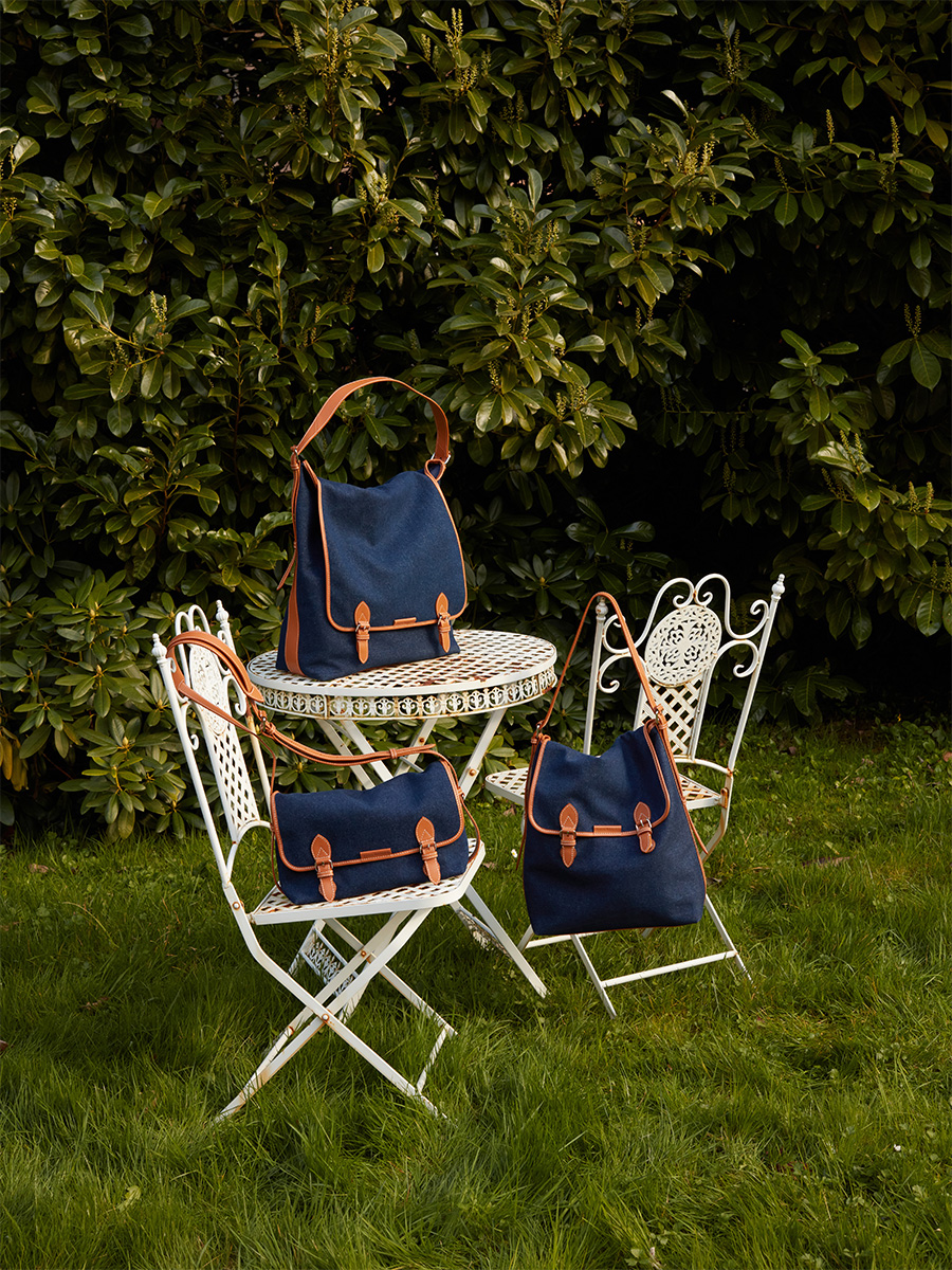 Grand sac bandoulière en jean bleu & cuir Loulou L Escapade - Denim Brut vue dos