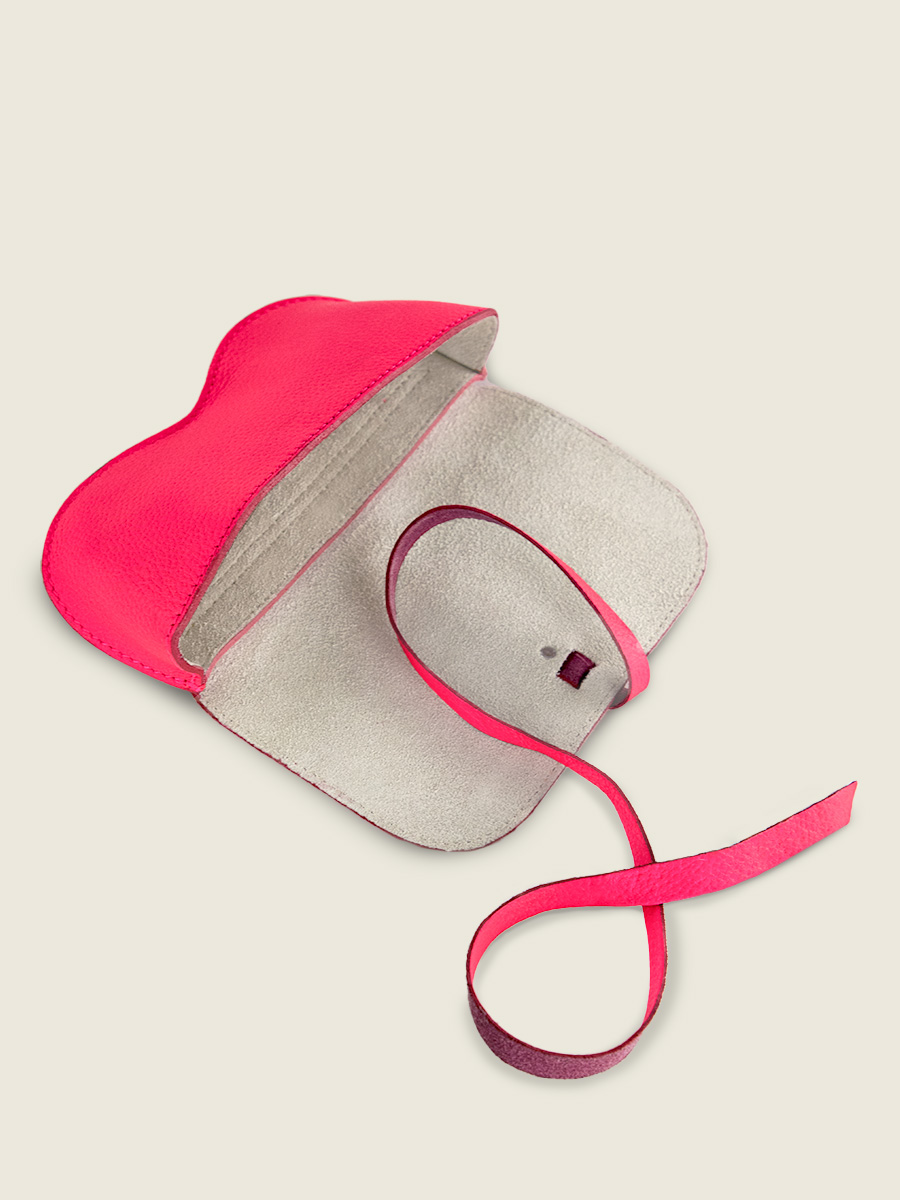 photo-vue-de-interieur-etui-a-lunettes-cuir-femme-rose-l-etui-a-lunettes-neon-paul-marius-m49-ne-pi