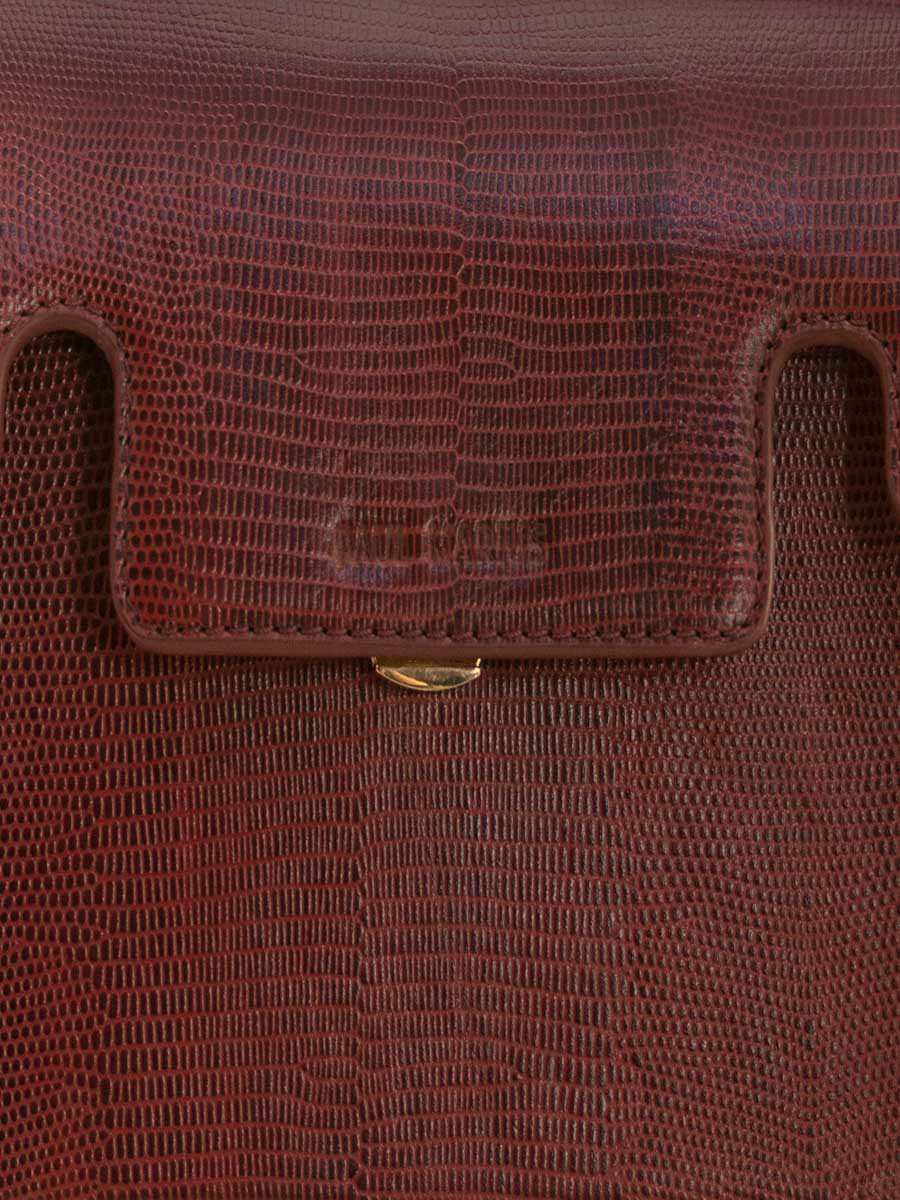 photo-focus-matiere-sac-baguette-cuir-rouge-gabrielle-1960-paul-marius-w42-l-r