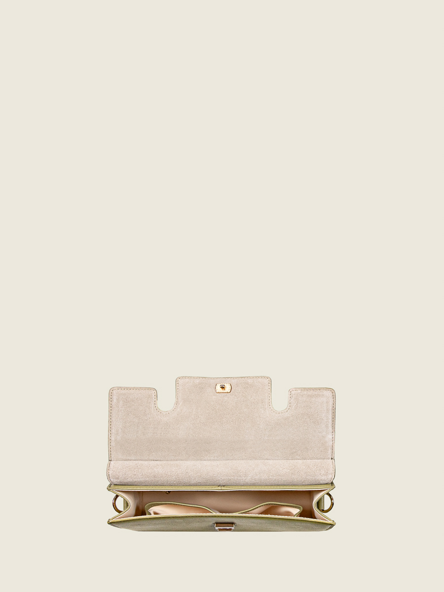 sac-baguette-cuir-gabrielle-amande-vue-portee-w42-al