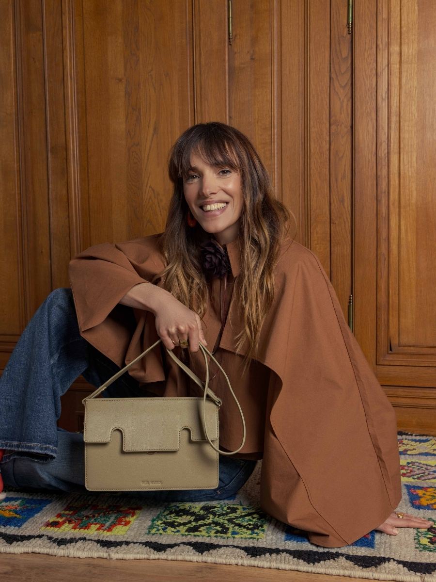 sac-baguette-cuir-gabrielle-amande-vue-cote-w42-al