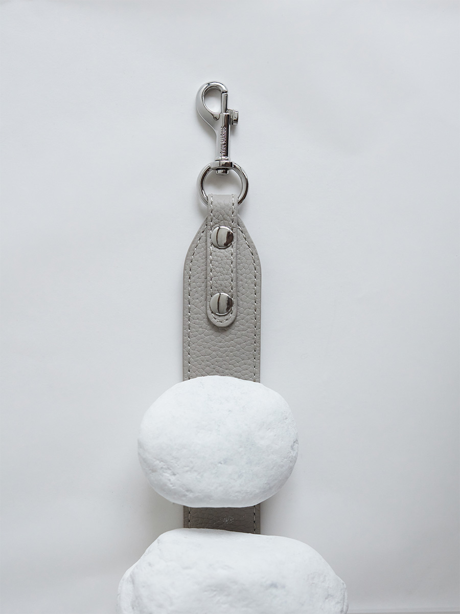 sac-bandouliere-cuir-gris-mademoiselle-george-galet-zoom-matiere-w05-bm-gre 