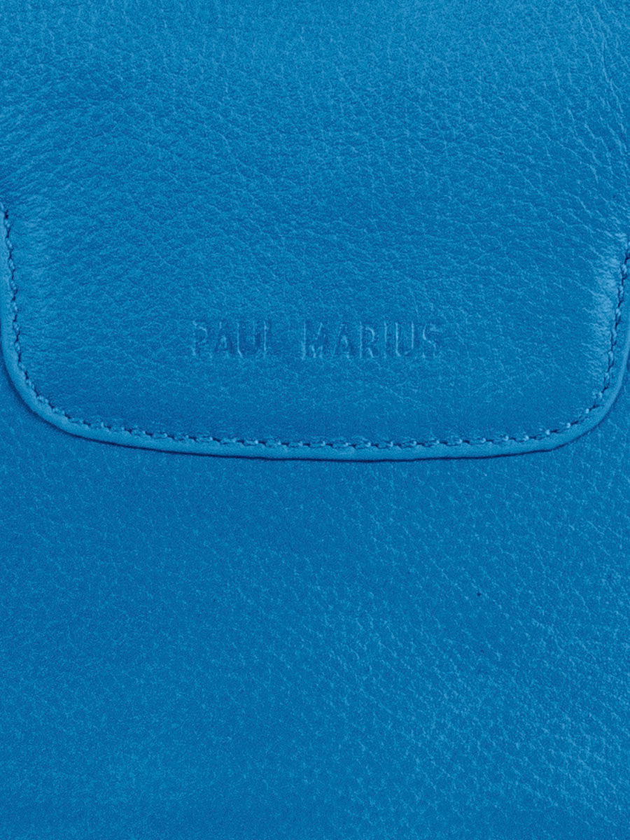 photo-vue-zoom-matiere-sac-demi-lune-cuir-bleu-garance-neon-paul-marius-w40-ne-blu