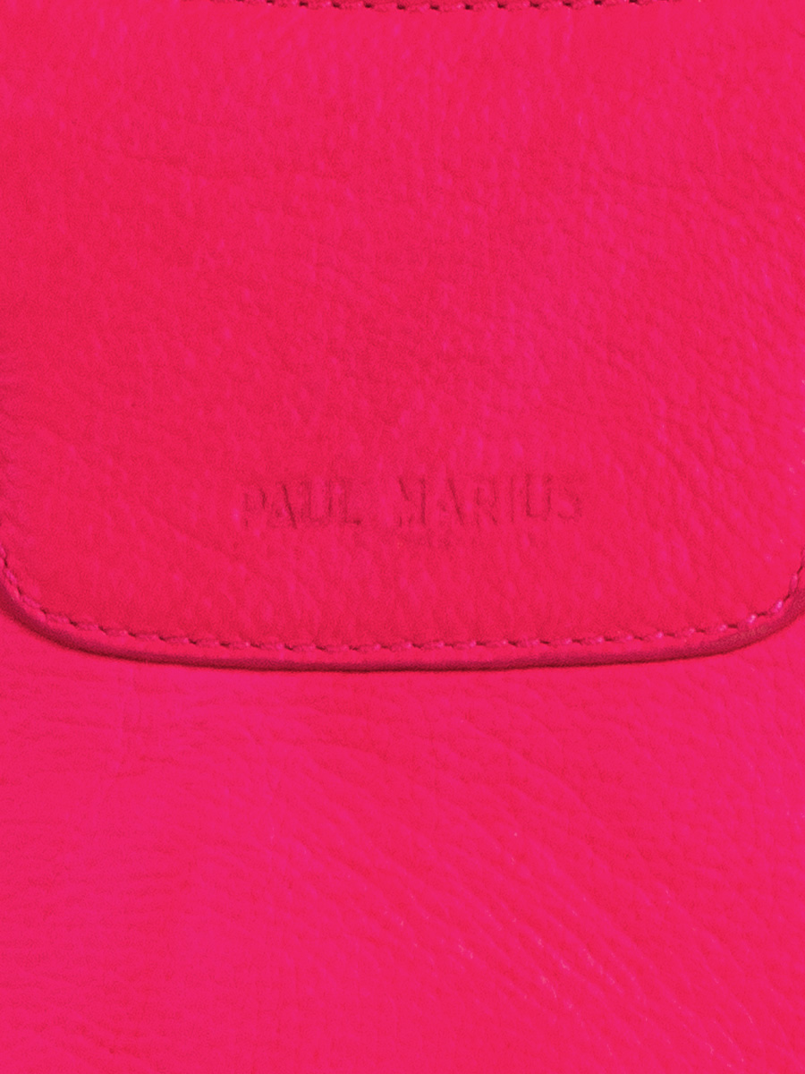photo-vue-zoom-matiere-sac-demi-lune-cuir-rose-garance-neon-paul-marius-w40-ne-pi