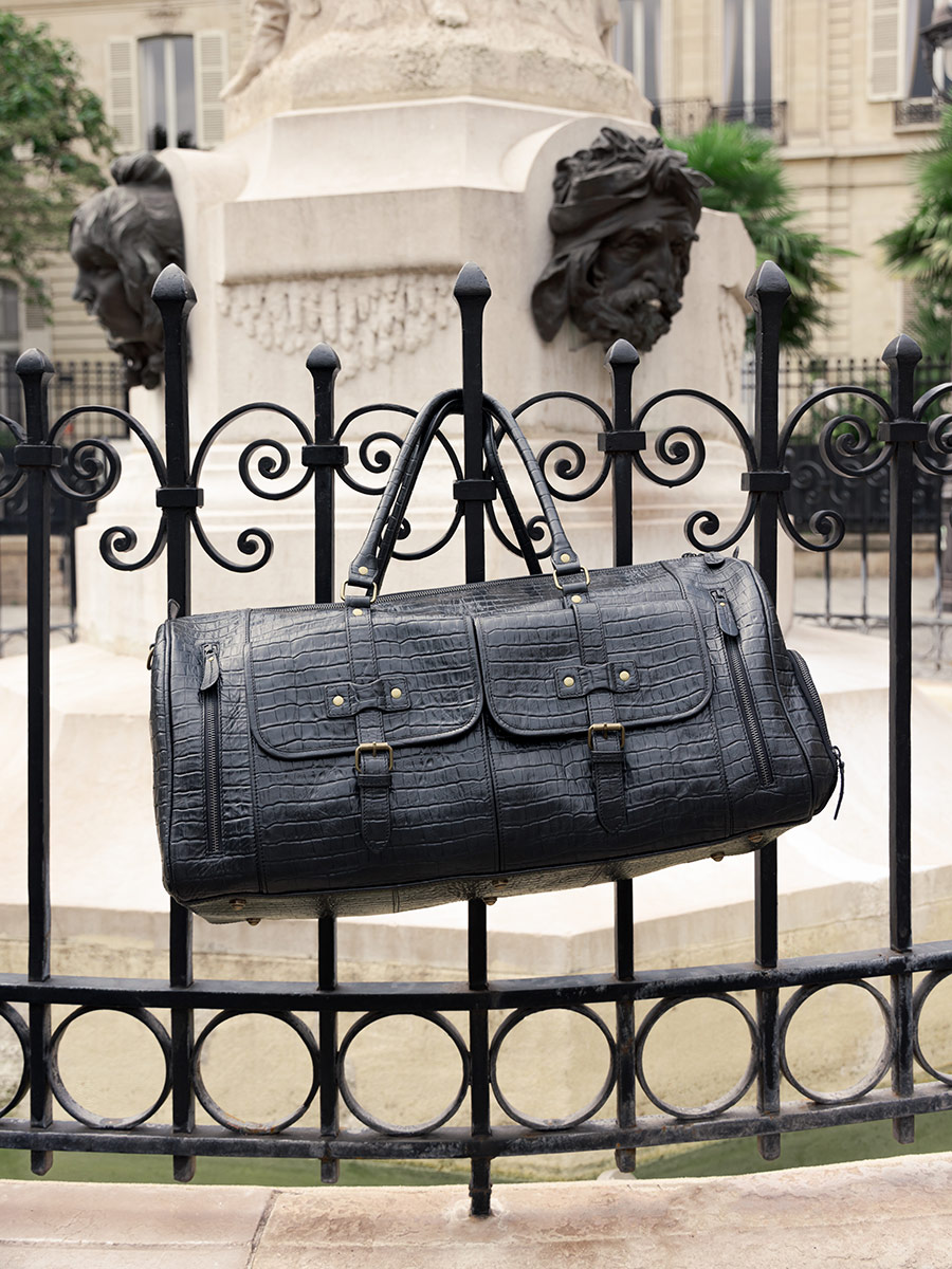 photo-vue-zoom-matiere-sac-voyage-cuir-unisexe-noir-le48h-heritage-noir-de-jais-paul-marius-m107-cr-b