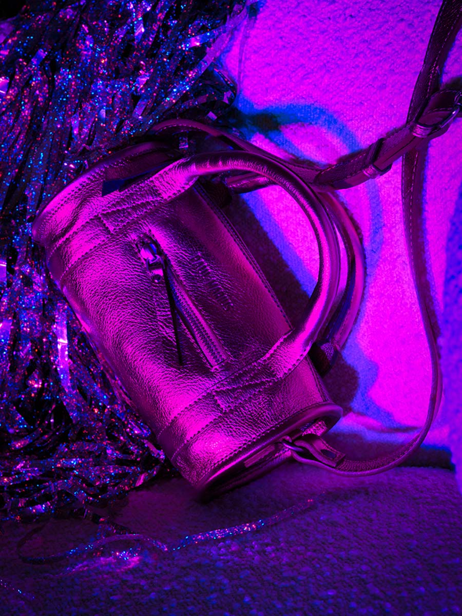 photo-porte-sac-bowling-cuir-femme-rose-charlie-ultraviolet-paul-marius-w30-uv-pi