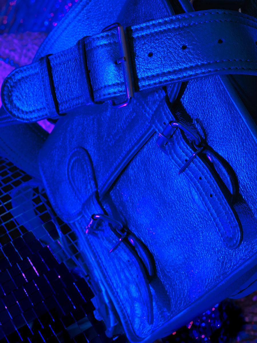 photo-matiere-sac-bandouliere-cuir-femme-bleu-la-sacoche-s-ultraviolet-paul-marius-m02s10-uv-b