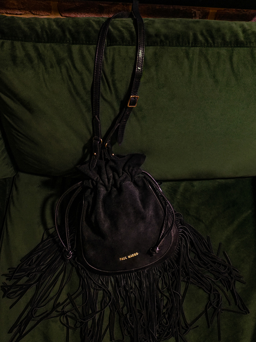 photo-portee-sac-bandouliere-cuir-femme-noir-lechamane-paul-marius-w101-b
