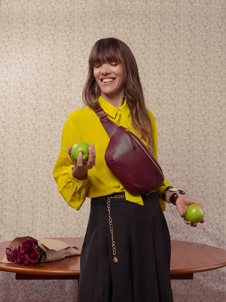 sac-banane-cuir-labanane-pourpre-vue-cote-m503-p