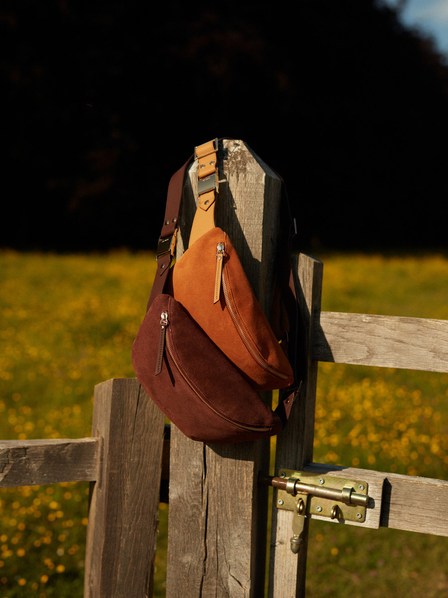 sac-banane-marron-cuir-labanane-chocolat-vue-zoom-matiere-m503-su-db