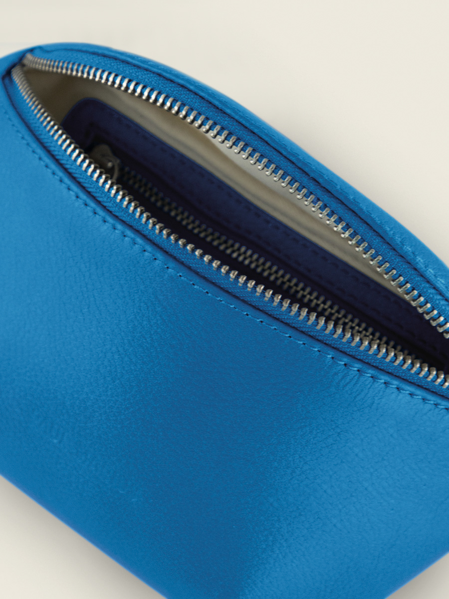 photo-vue-interieure-sac-banane-cuir-bleu-labanane-xs-neon-paul-marius-m503xs-ne-blu