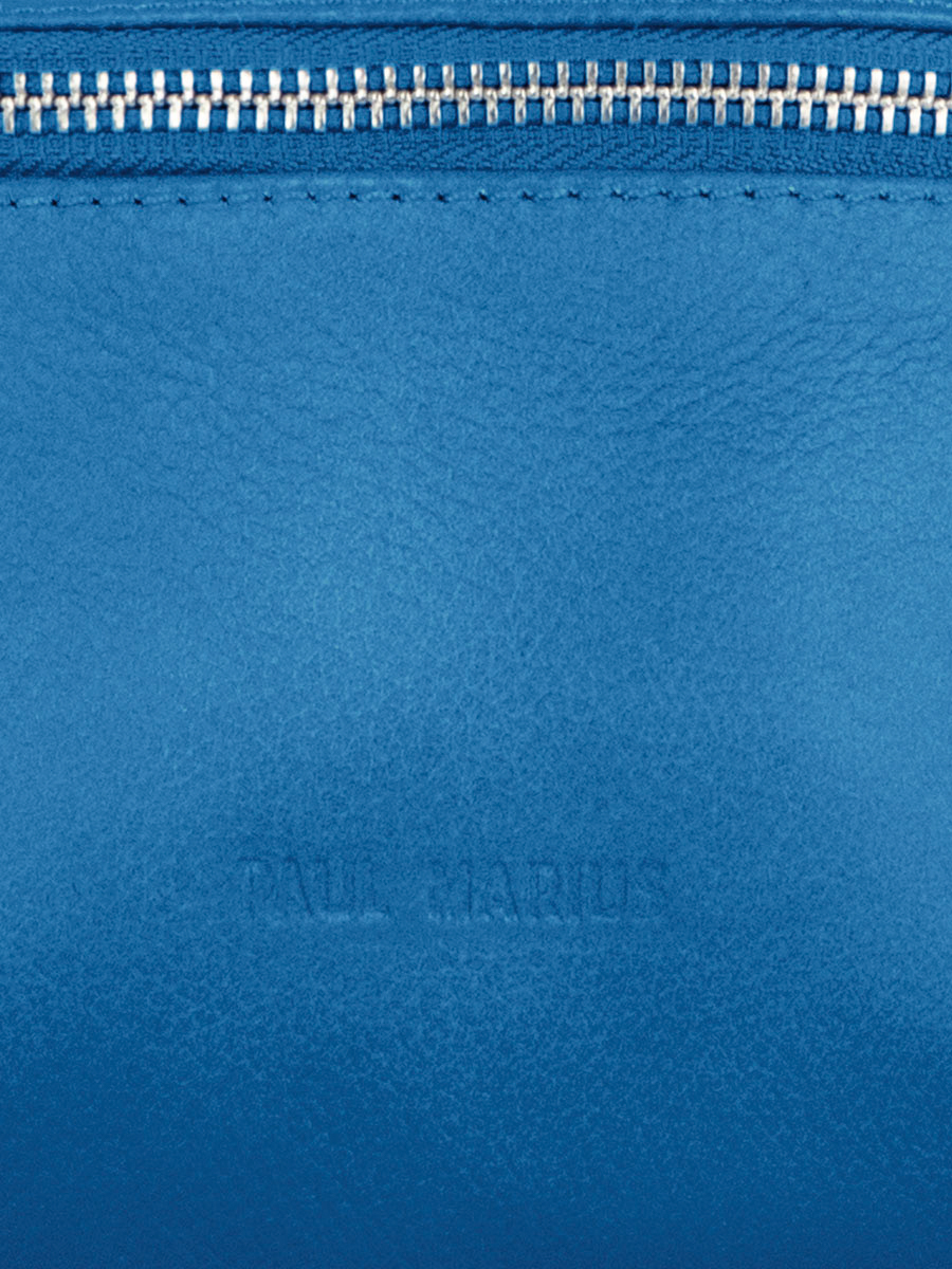 photo-vue-zoom-matiere-sac-banane-cuir-bleu-labanane-xs-neon-paul-marius-m503xs-ne-blu