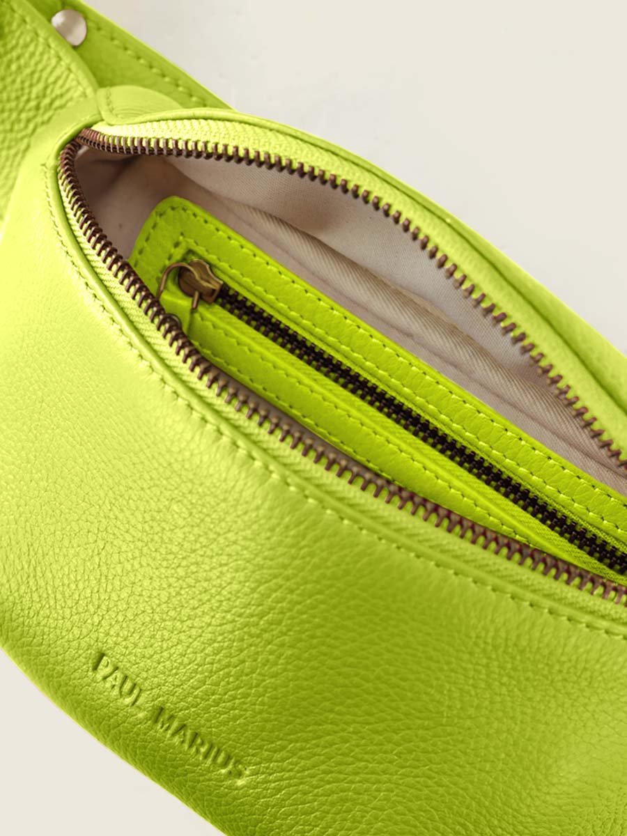 photo-vue-interieure-mini-sac-banane-cuir-vert-labanane-xs-sorbet-pomme-paul-marius-m503xs-sb-lgr