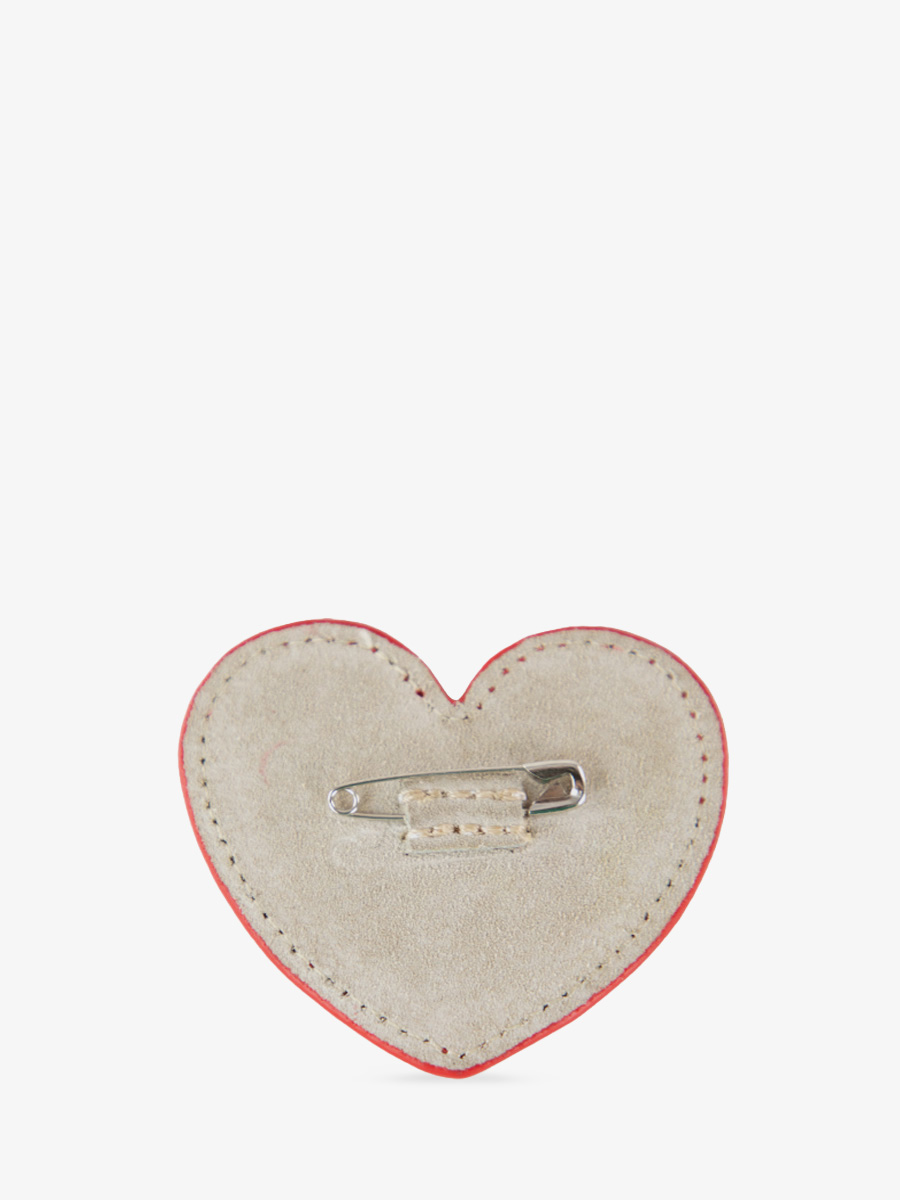 photo-vue-dos-badge-cuir-rouge-lebadge-coeur-enchoeur-rouge-paul-marius-hb-r