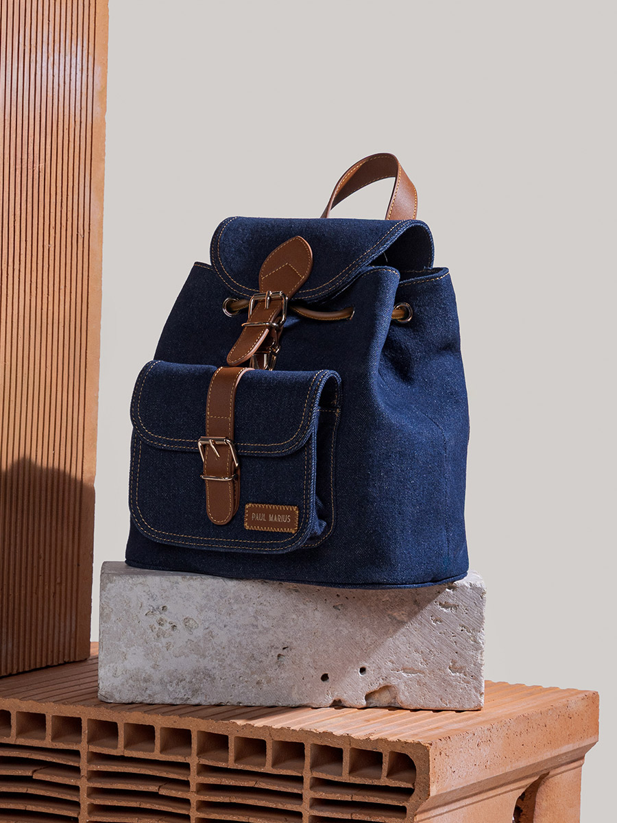 sac-a-dos-bleu-jean-lebaroudeur-denim-brut-vue-portee-m40-dblu-denim