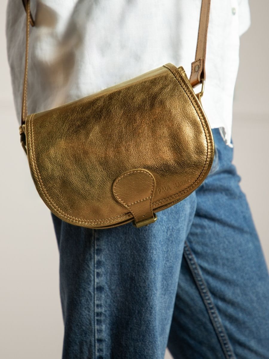 photo-zoom-matiere-sac-bandouliere-cuir-bronze-lebohemien-bronze-paul-marius-m44-og