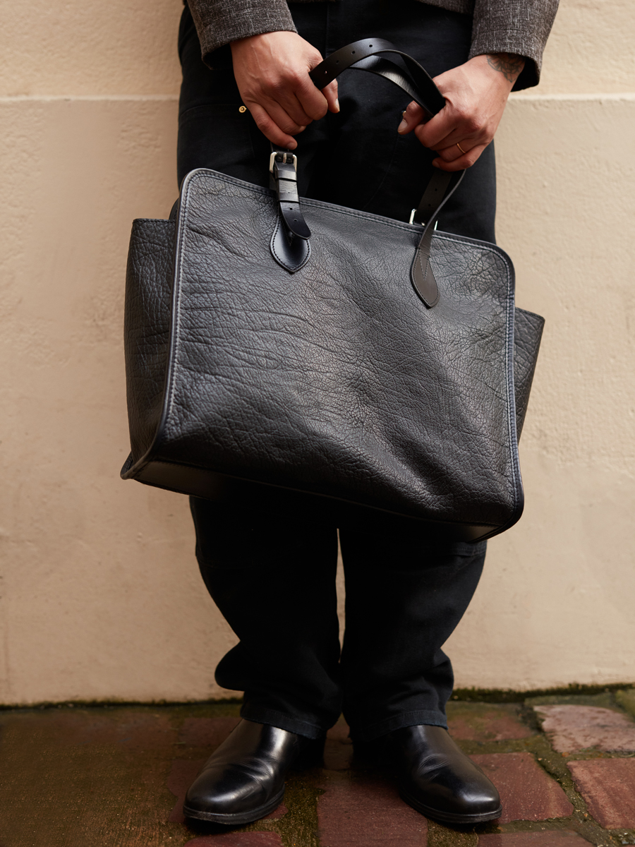 sac-cabas-l-noir-cuir-femme-zoom-matiere-w81l-b