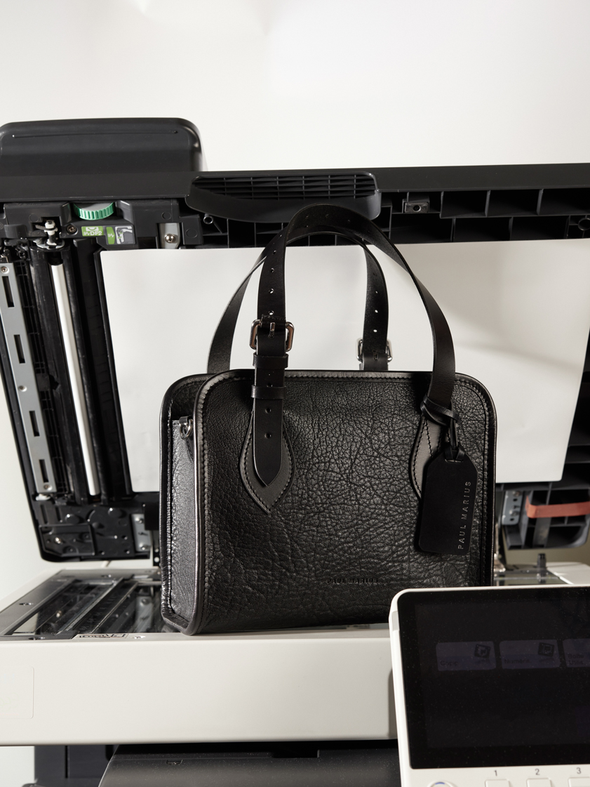 sac-cabas-noir-cuir-femme-zoom-matiere-w81m-b