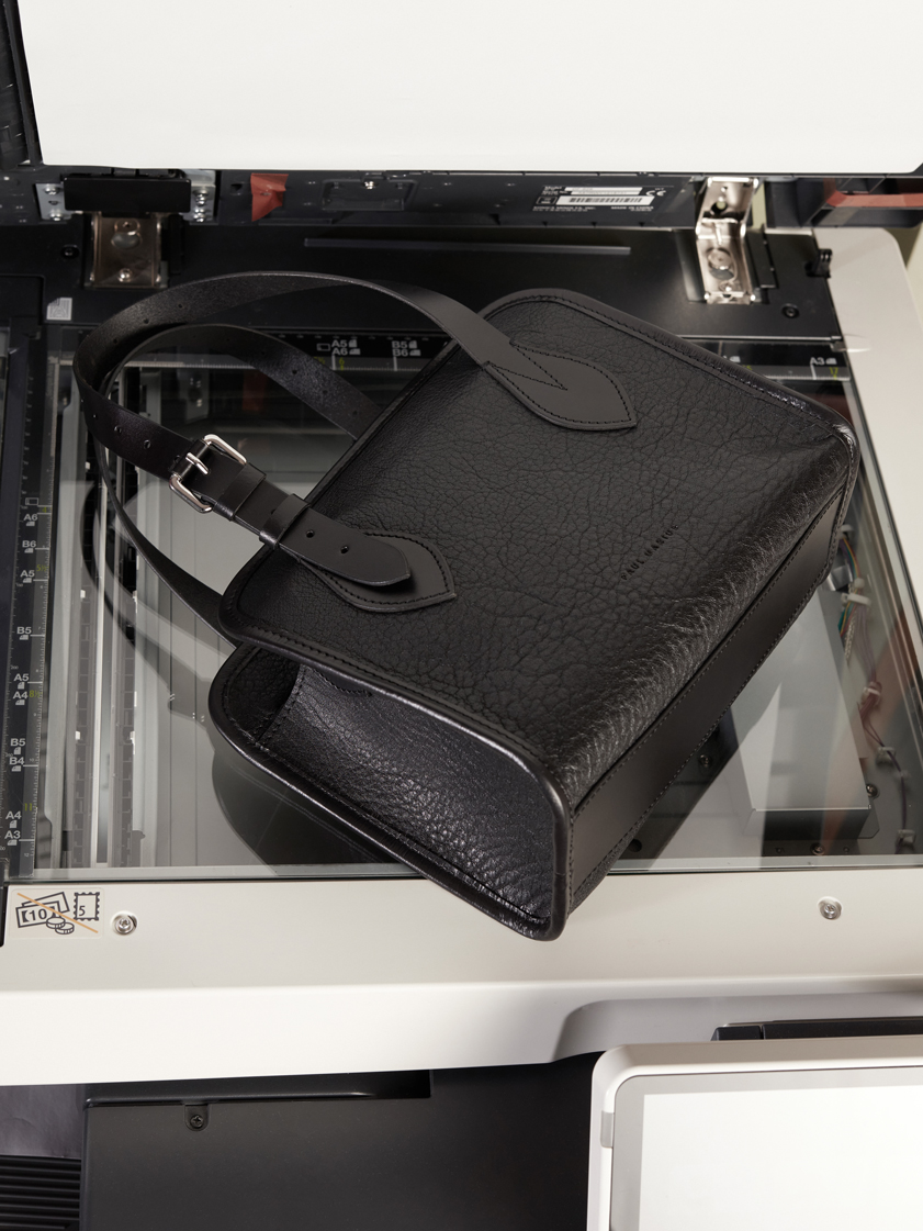 mini-sac-cabas-s-noir-cuir-femme-zoom-matiere-w81s-b