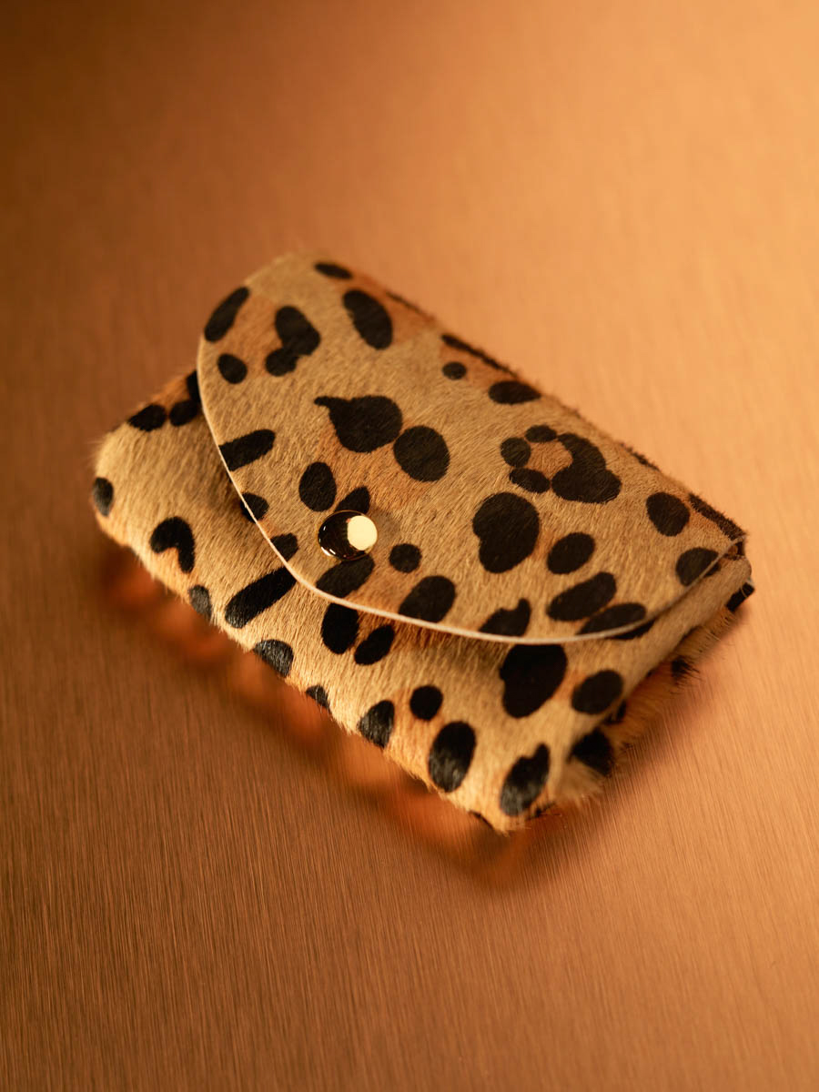 porte-monnaie-legustave-leopard-beige-vue-portee-clp-lp-bei