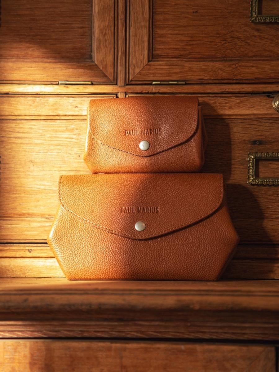 pochette-marron-legustave-m-naturel-vue-face-clpm-l
