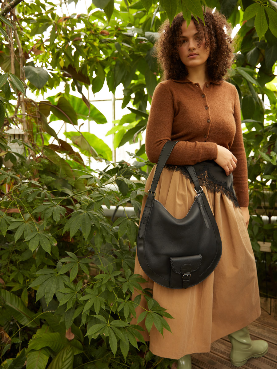 sac-femme-cuir-lehobo-m-noir-vue-portee