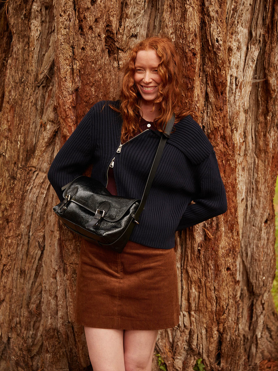 sac-bandouliere-cuir-loulou-eclipse-vue-porte