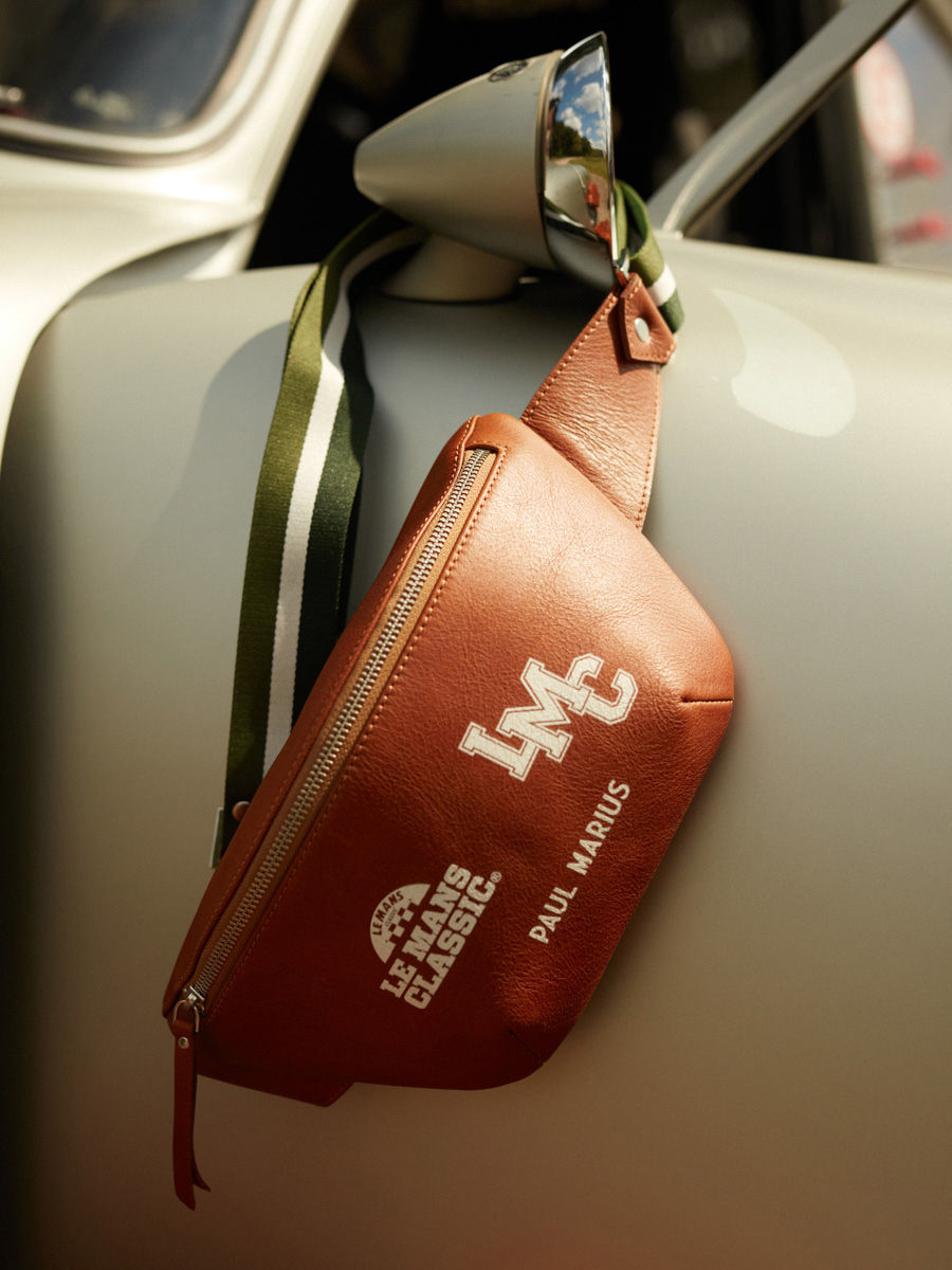 sac-banane-marron-cuir-labanane-le-mans-classic-2025-vue-portee-m503-lemans25-l